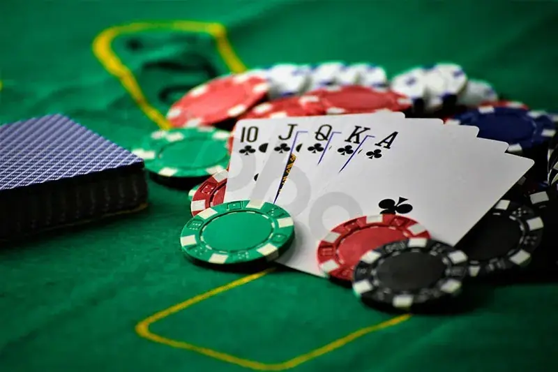 Qbet casino poker